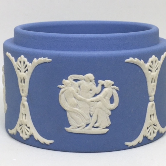 Wedgewood Trinket Box (Blue & White) - Picture 3 of 8